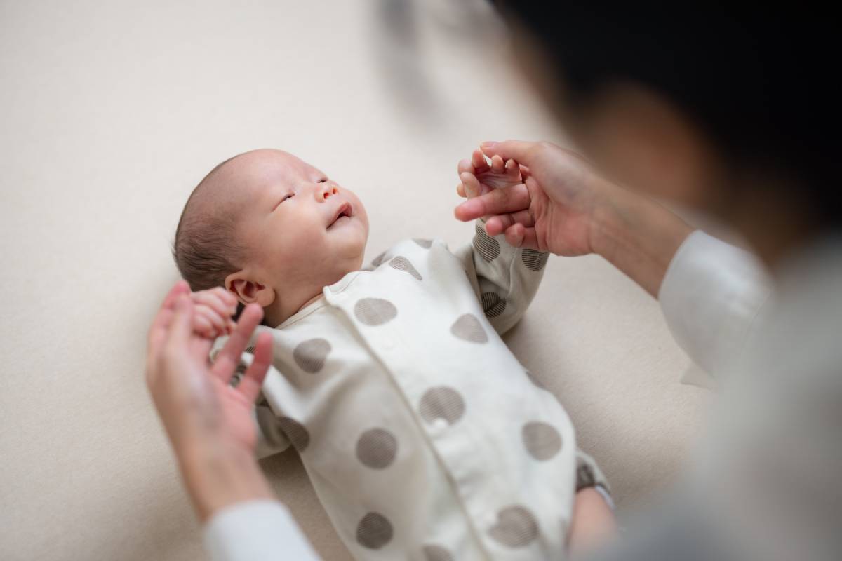 Mum help baby to do exercise on hand